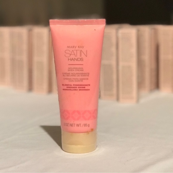 NIP *RARE* SATIN HANDS POMEGRANATE LOTION MARY KAY - Picture 1 of 4